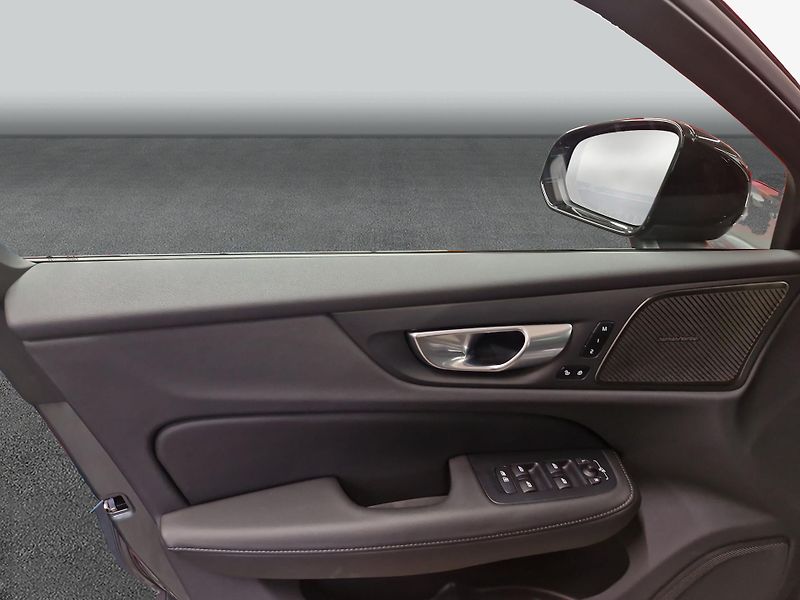 Volvo V60 B4 Plus Dark - fotka 15 z 15