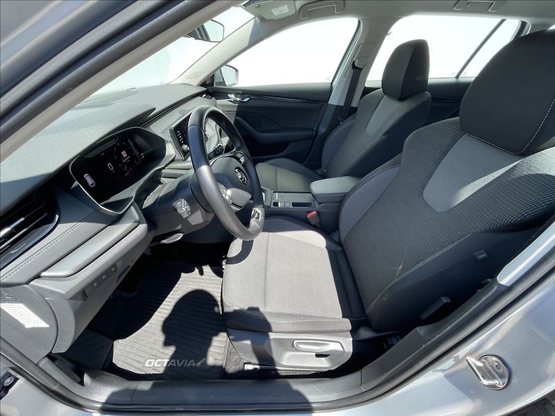 Škoda Octavia 2,0 TDI Combi Ambition Plus - fotka 4 z 23