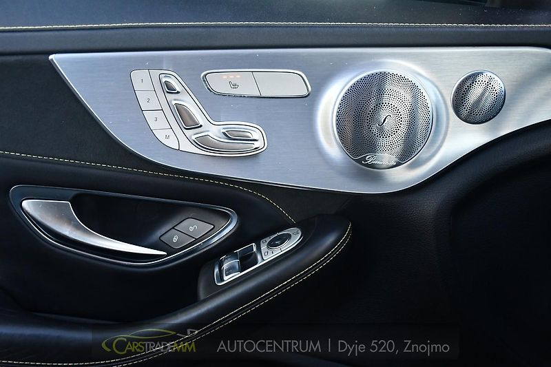 Mercedes-Benz Třídy C C63 AMG - fotka 21 z 47