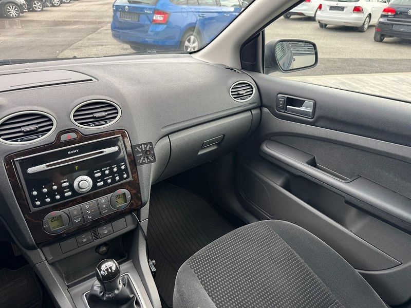 Ford Focus (2007) Ghia 2.0i 107kW - fotka 15 z 30