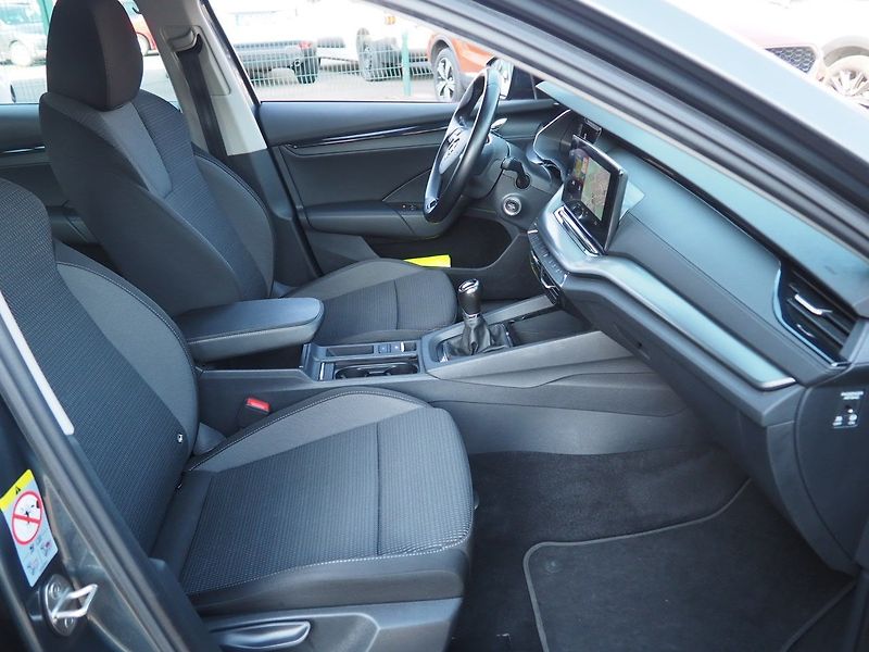 Škoda Octavia (2021) 2.0 TDI, Ambition, Navi - fotka 18 z 39