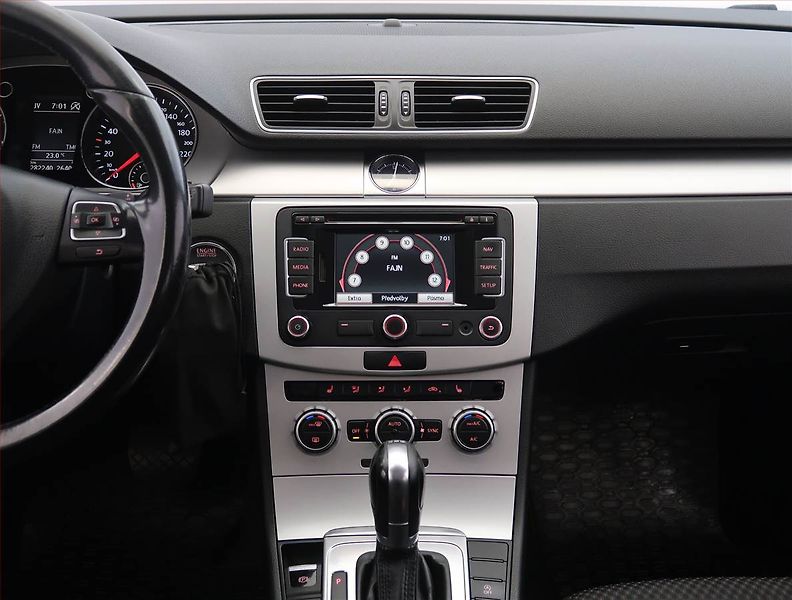 Volkswagen Passat (2013) Comfortline 2.0 TDI, Automat - fotka 12 z 21
