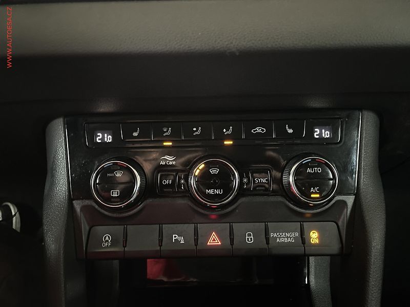 Škoda Karoq (2019) 1.6 TDi, Style, DSG, navi, - fotka 15 z 16