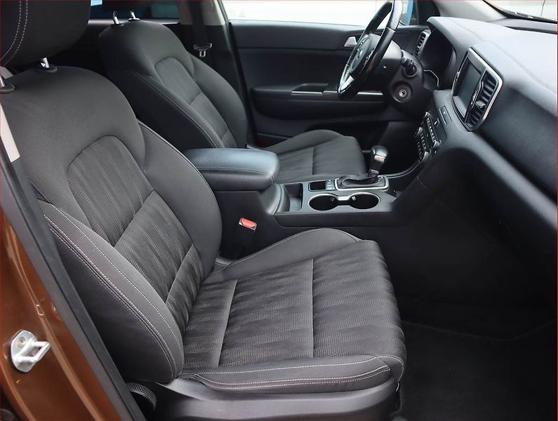 Kia Sportage (2016) 2.0 CRDi, 4X4, Automat - fotka 9 z 20