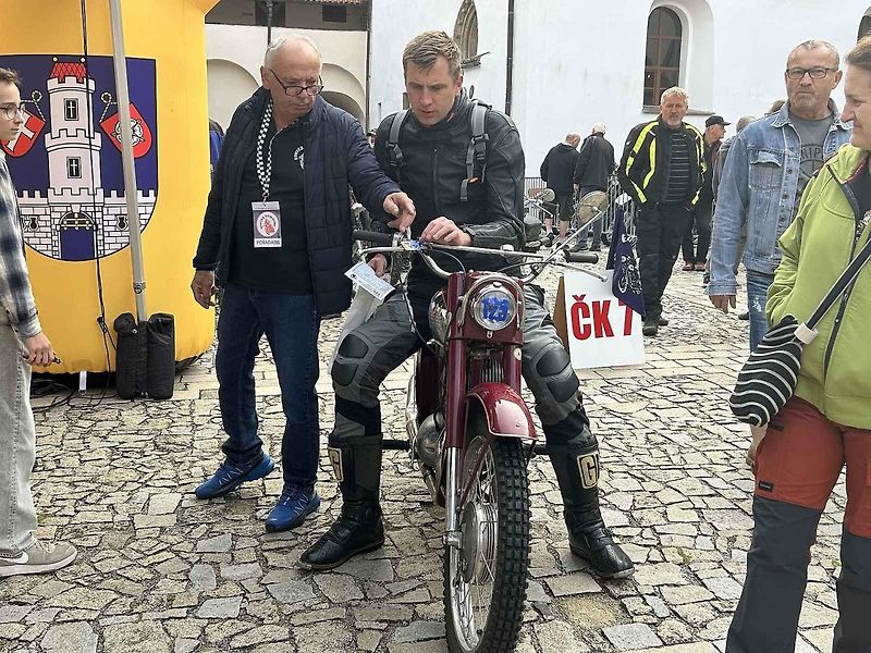 Vzpomínková motocyklová Soutěž Šumavou.