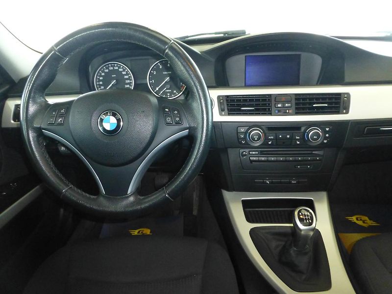 BMW Řada 3 (2013) 320D*120KW*XENON*NAV**VYHŘ.SED - fotka 19 z 27