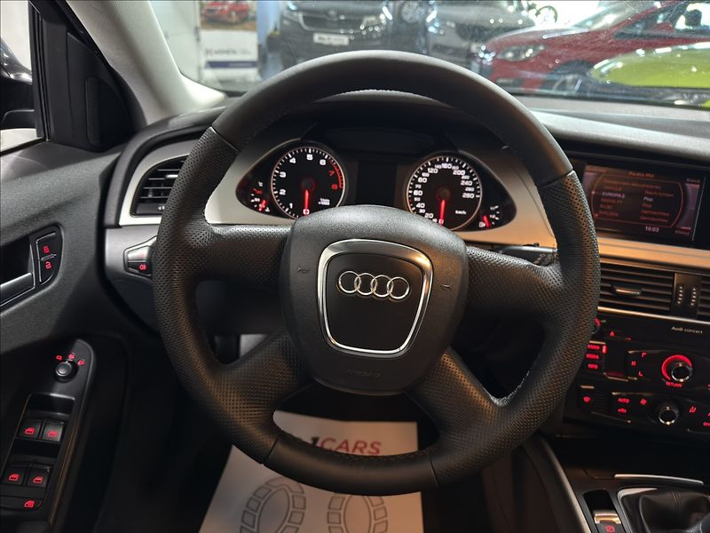 Audi A4 1,8   TFSI B8 BI-XENON ALU R18 - fotka 22 z 33