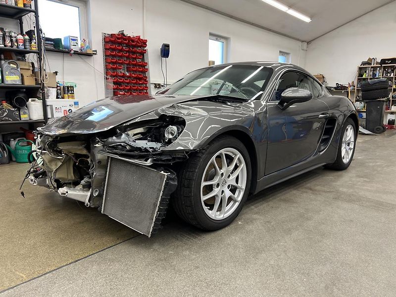 Porsche 718 Cayman 2.0 220kW - fotka 5 z 18