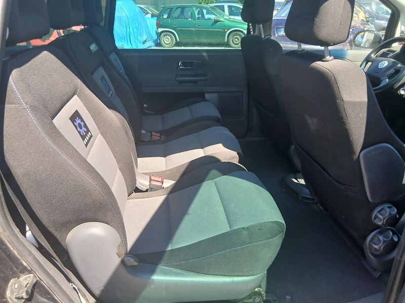 Volkswagen Sharan 2.0 TDI, 7 míst, tažné - fotka 30 z 35