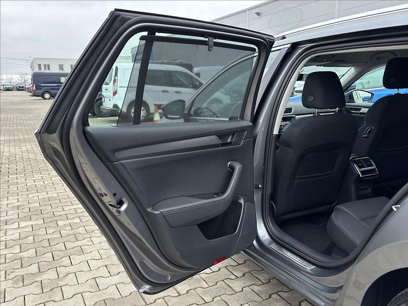 Škoda Superb 2,0 TDI 110kW Style DSG - fotka 17 z 42