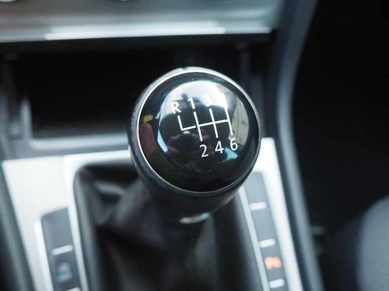 Volkswagen Golf Variant (2014) 2.0 TDI, 110 kW, Navi - fotka 35 z 43