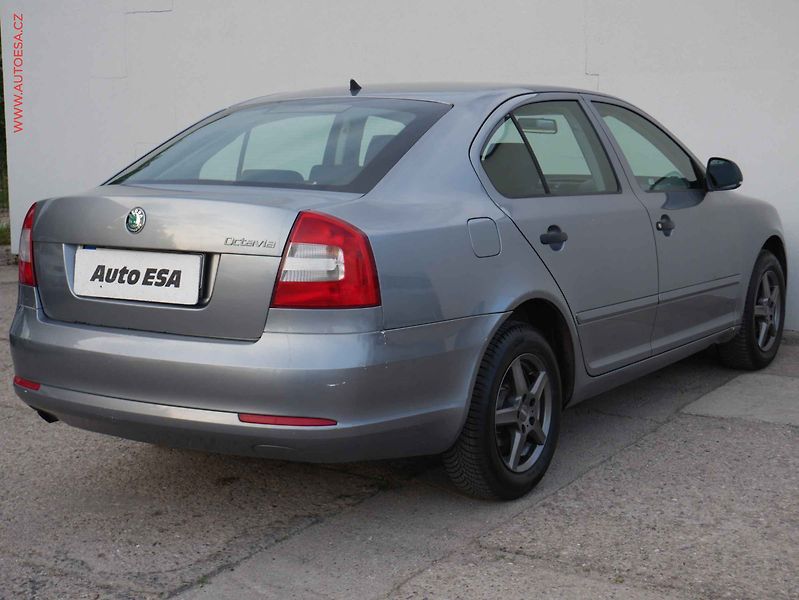Škoda Octavia (2011) 1.2TSi, 1.maj,ČR, AC, STK4/28 - fotka 6 z 15