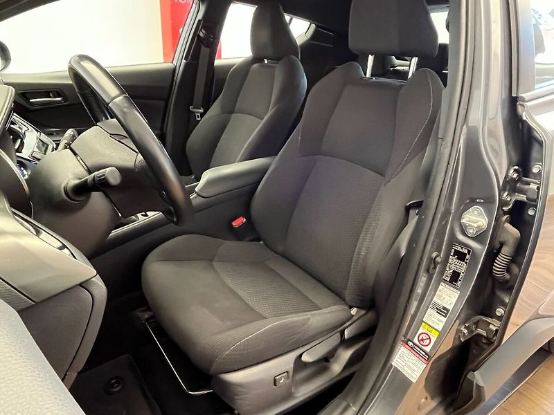 Toyota C-HR Hybrid 1.8 VVT-i E-CVT Active - fotka 9 z 21