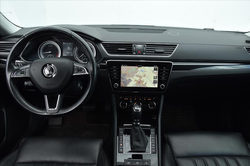 Škoda Superb 2.0 TDI 140kW 4x4 L&K DSG ČR - fotka 15 z 33