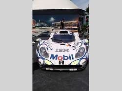 Zážitek na celý život si z jubilejního závodu 24 hodin Le Mans odvezli automodeláři z Mostu. Malé a velké Porsche podruhé.