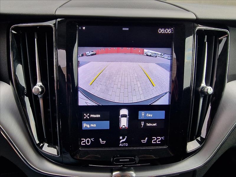 Volvo XC60 B4 145kW AWD Momentum Pro,ČR - fotka 29 z 50