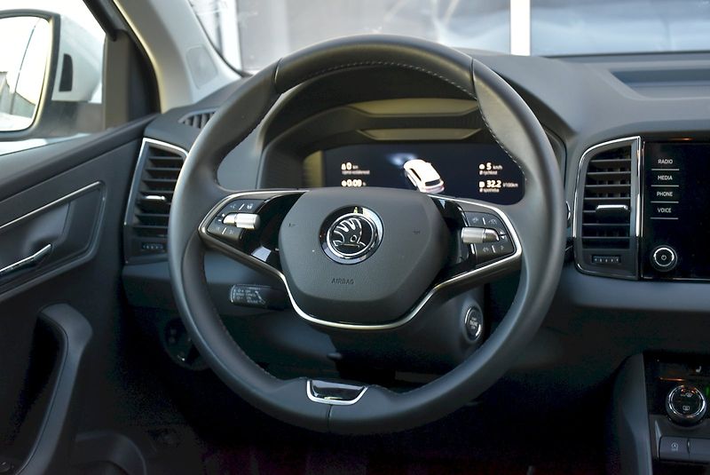 Škoda Karoq (2025) Top Selection 1,5 TSI 110 kW 6 - fotka 10 z 37
