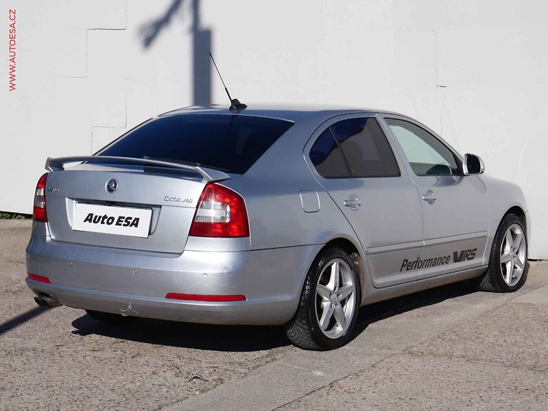 Škoda Octavia (2009) 2.0 TDi, RS, xenon, navi - fotka 6 z 15