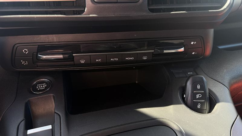 Peugeot Rifter (2021) 1.2i 96KW AUTOMAT 7 MÍST 80 KM - fotka 18 z 25