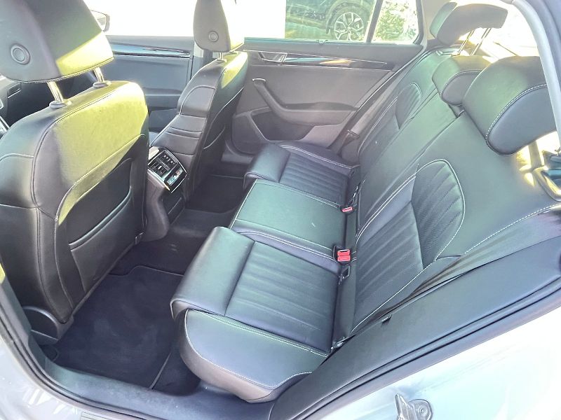 Škoda Superb (2023) L&K 2.0TDi 4x4 147kW 7°automat - fotka 13 z 31