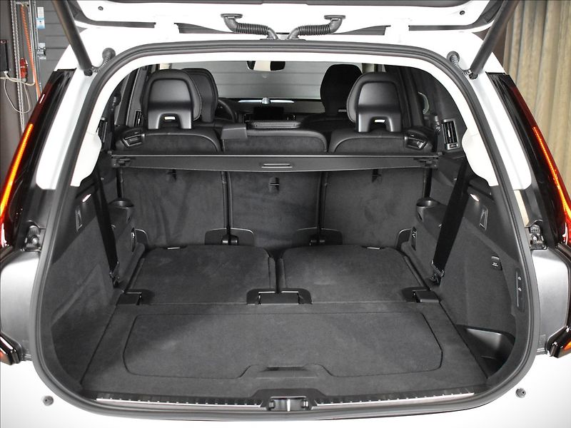 Volvo XC90 (2026) 2,0 B5  Ultra Bright - fotka 25 z 46