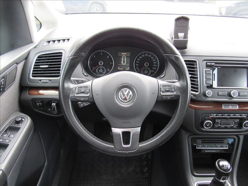 Volkswagen Sharan 2,0 TDi 103kW 5 míst - fotka 12 z 35
