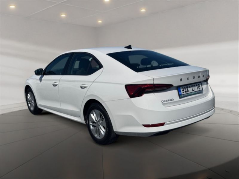 Škoda Octavia 1,5 TSI 110 Ambition - fotka 2 z 10