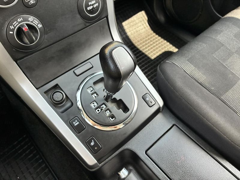 Suzuki Grand Vitara 2.4 VVT 124kW AT JLX-E Limited - fotka 18 z 19