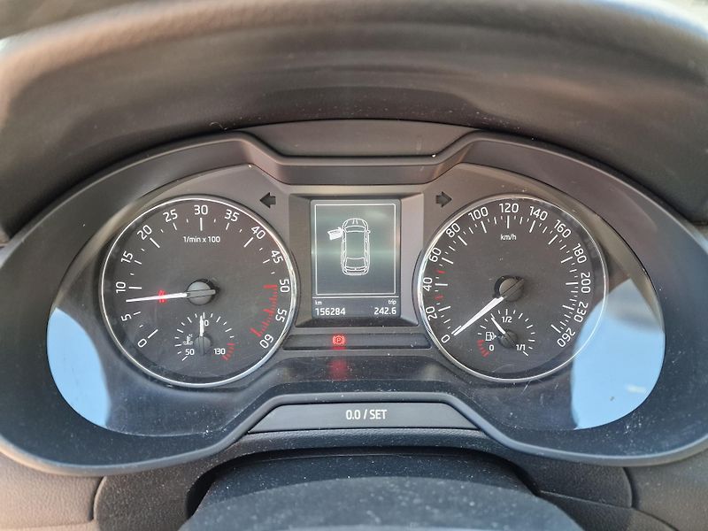 Škoda Octavia 1,6TDI 81KW JOY NAVI - fotka 14 z 19