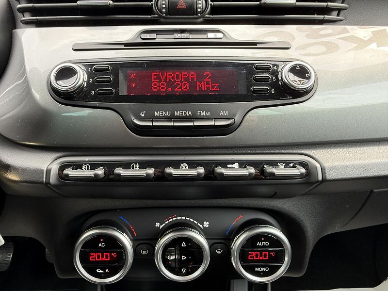 Alfa Romeo Giulietta 1,4 TB 125kW Xenony - fotka 28 z 36