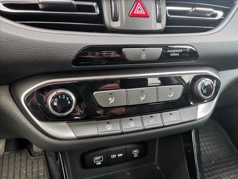 Hyundai i30 1,0 T-GDI Smart - fotka 14 z 17
