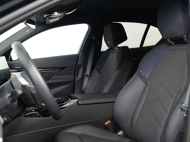 BMW i5 eDrive40 - fotka 18 z 22