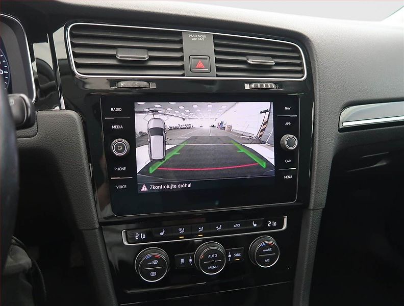 Volkswagen Golf (2018) 1.5 TSI, Automat, Serv.kniha - fotka 16 z 21
