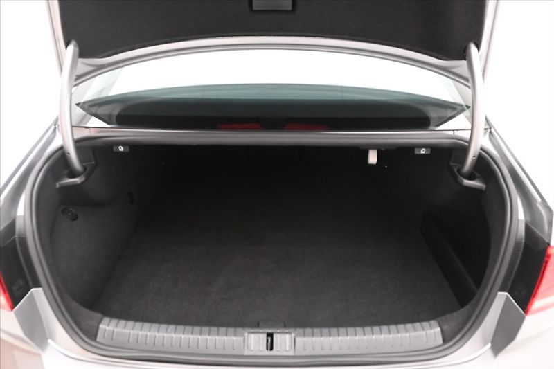Volkswagen Passat 1,4 TSI GTE 160 kW DSG Highlin - fotka 10 z 32