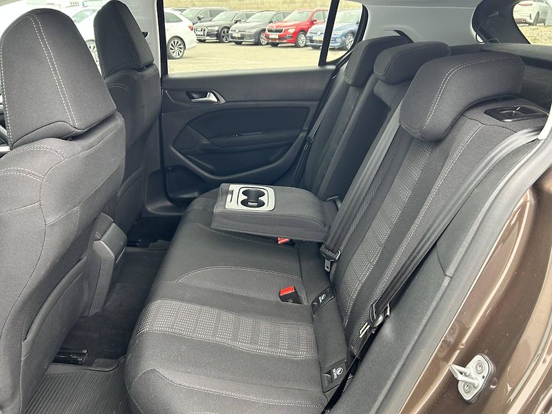 Peugeot 308 ALLURE PACK S&S MAN6 1,2 PureT - fotka 8 z 23