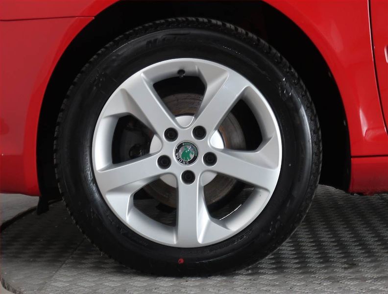 Škoda Octavia (2011) Ambition 1.6 TDI, Tempomat - fotka 14 z 15
