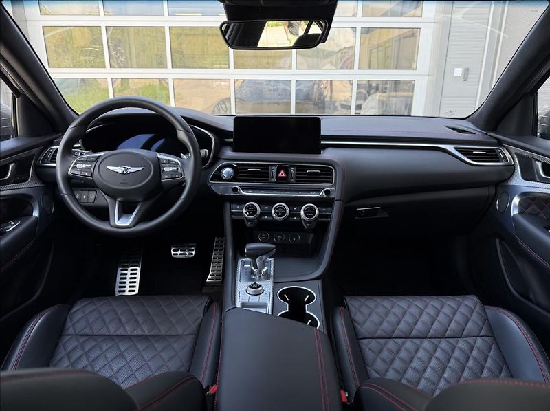 Genesis G70 2,0 T AWD  SB Sport Panorama - fotka 14 z 25