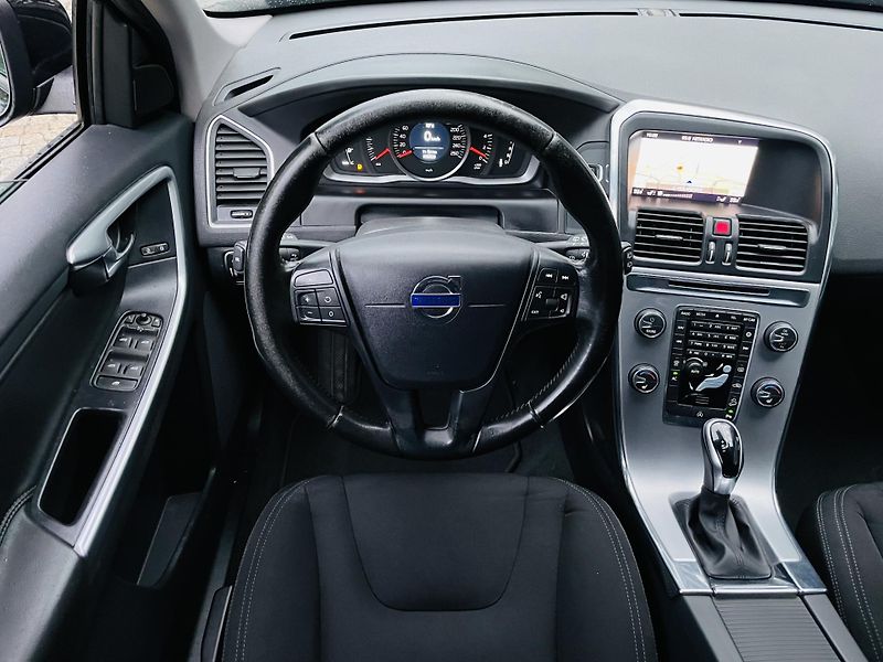 Volvo XC60 2.4D 4x4 AUT SERVISKA TAŽNÉ - fotka 24 z 43