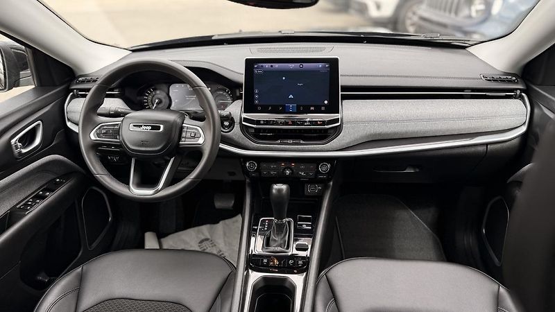 Jeep Compass (2021) 1.3i 4x4,PHEV,50km dojezd - fotka 2 z 51