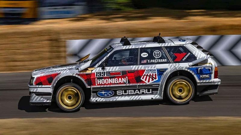 Nejnovější Gymkhana má v hlavní roli prototyp jménem Huckster, který připomíná Subaru GL. Tento speciál krotí Travis Pastrana.