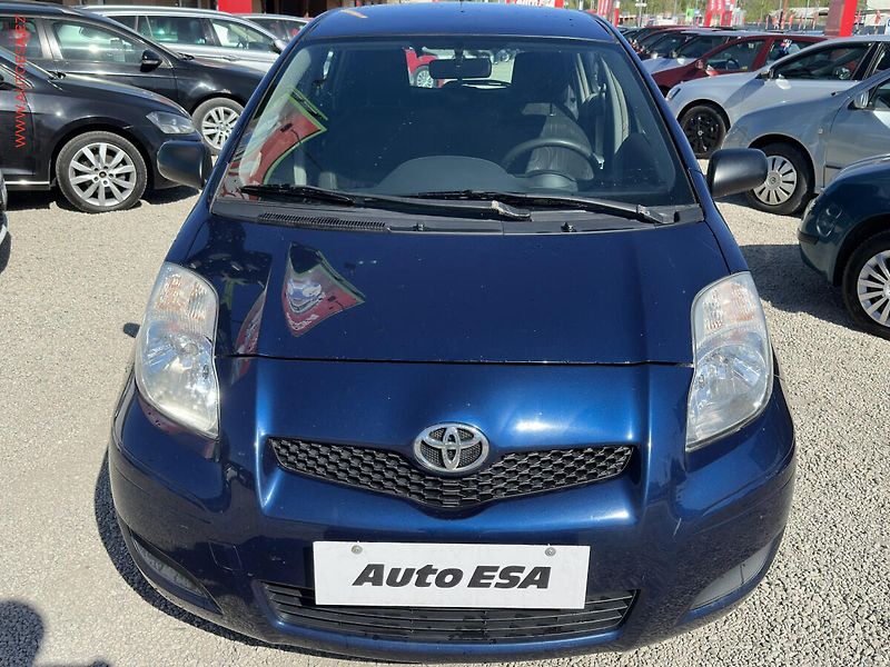 Toyota Yaris (2009) 1.3i, ČR, Klima - fotka 2 z 16