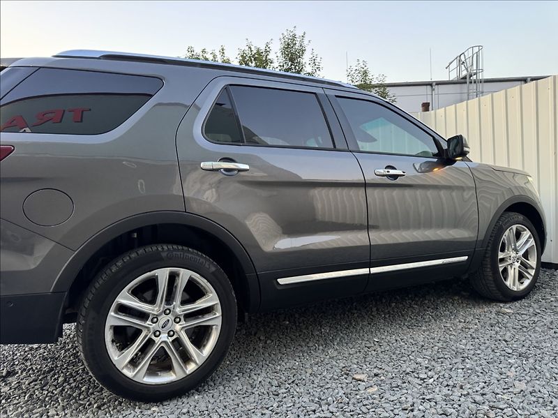 Ford Explorer 3,5 V6 268kW 4X4 PLATINUM - fotka 15 z 50