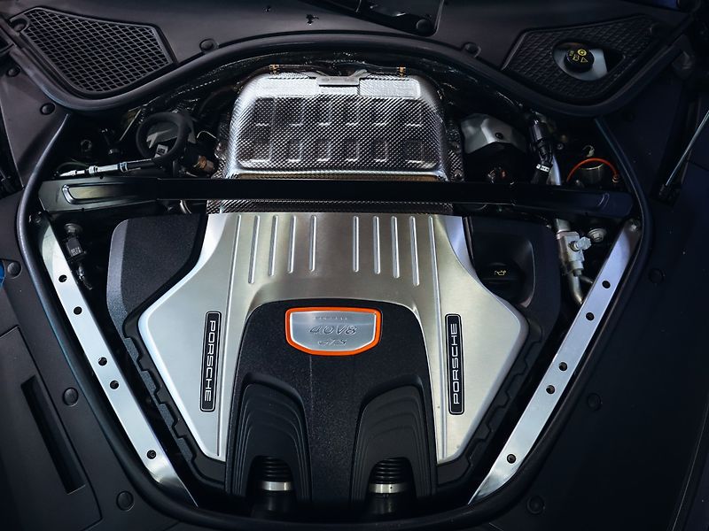 Porsche Panamera GTS Sport Turismo 338 kW - fotka 39 z 40
