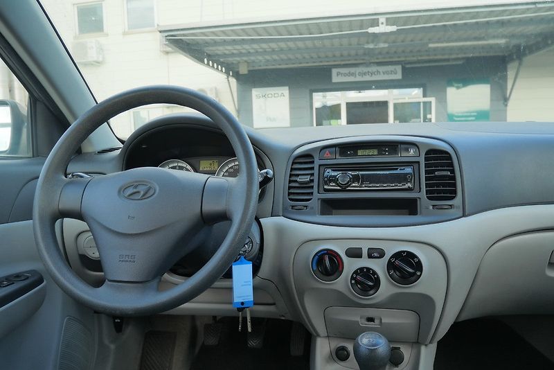 Hyundai Accent - fotka 6 z 6