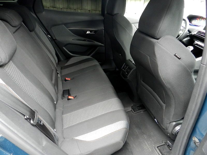 Peugeot 3008 1.5 BlueHDi 96 kW NOVÝ MOTOR - fotka 8 z 14
