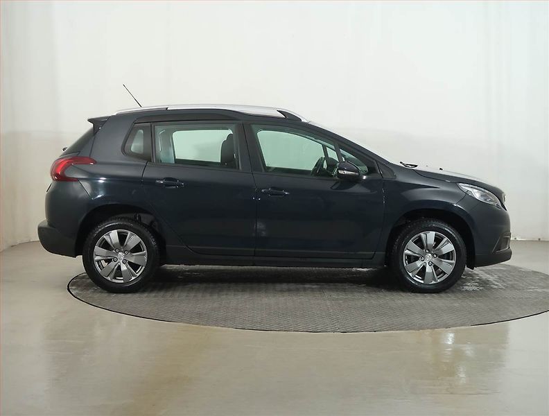 Peugeot 2008 (2019) Active 1.2 PureTech, Tempomat - fotka 6 z 15