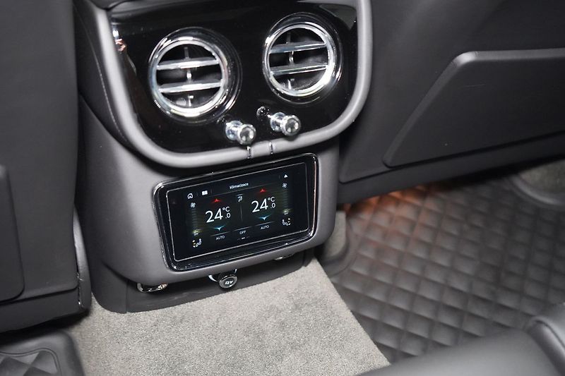 Bentley Bentayga V8, AWD, Panorama, 360° kamera - fotka 46 z 50