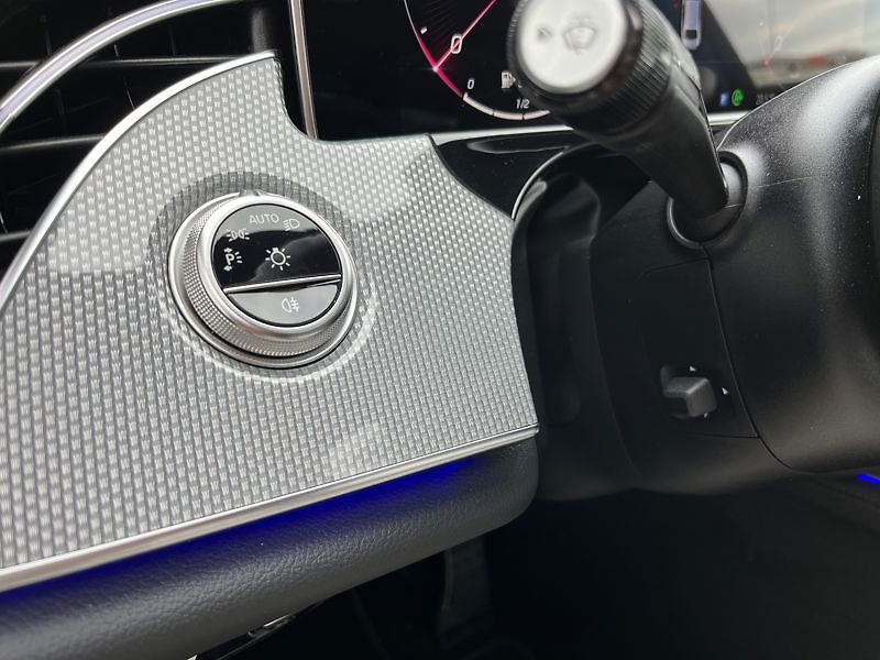 Mercedes-Benz Třídy E Třída E 220 d 4MATIC AMG Line - fotka 12 z 18