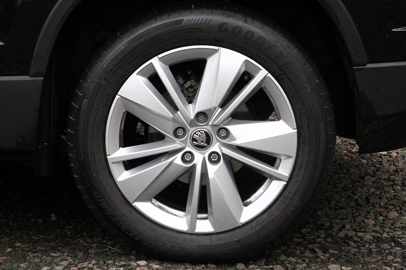 Škoda Karoq 1.5 TSI 110 kW, Kamera,Keyless - fotka 5 z 41
