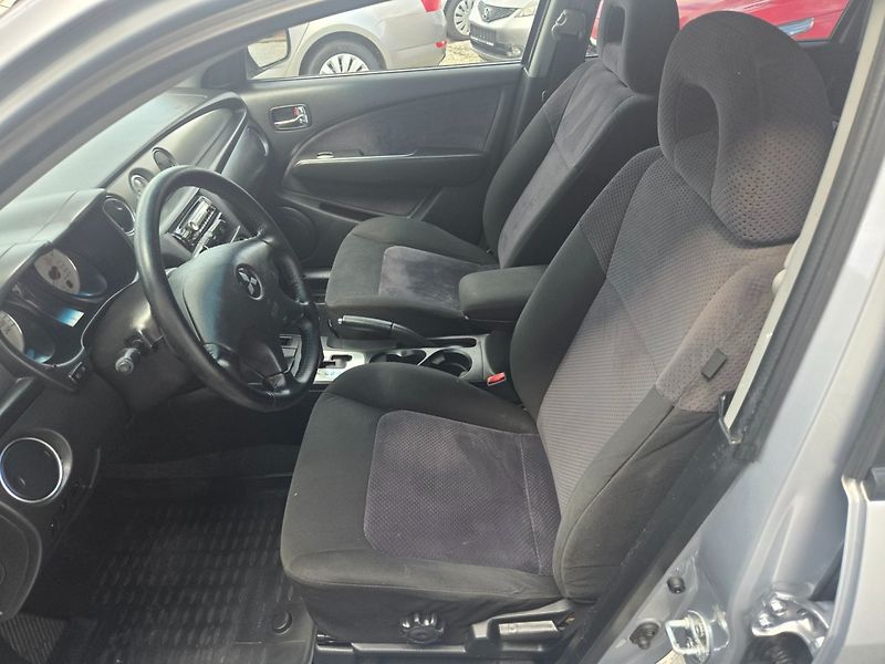 Mitsubishi Outlander (2005) 2.4 i 4x4 - fotka 17 z 28
